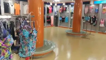 여성의 세련된 꽃무늬 프린트 슈트